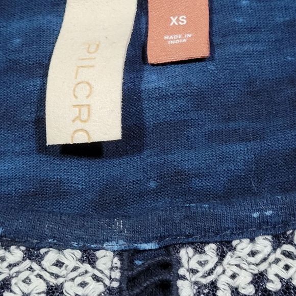 Anthropology Pilcro Women's Short Orchid Embroidered Sleeves Navy Top Size XS - Picture 4 of 9